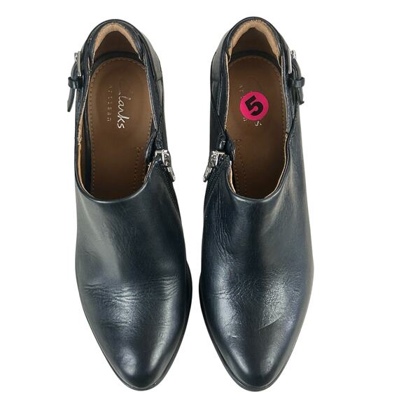 Clarks Artisan Ankle Boots Women Sz 5 M Black Leather BLock Heel Classic Booties - Picture 2 of 9